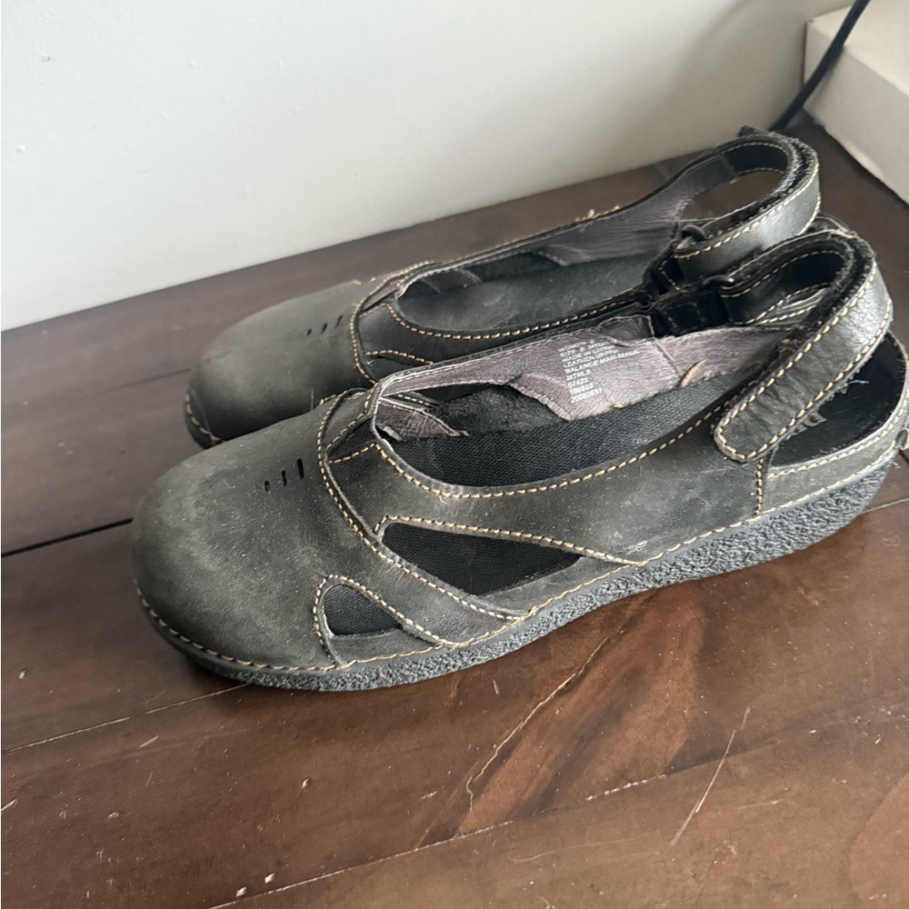 Duluth Trading Women’s Leather Closed-Toe Sandals – Size 8